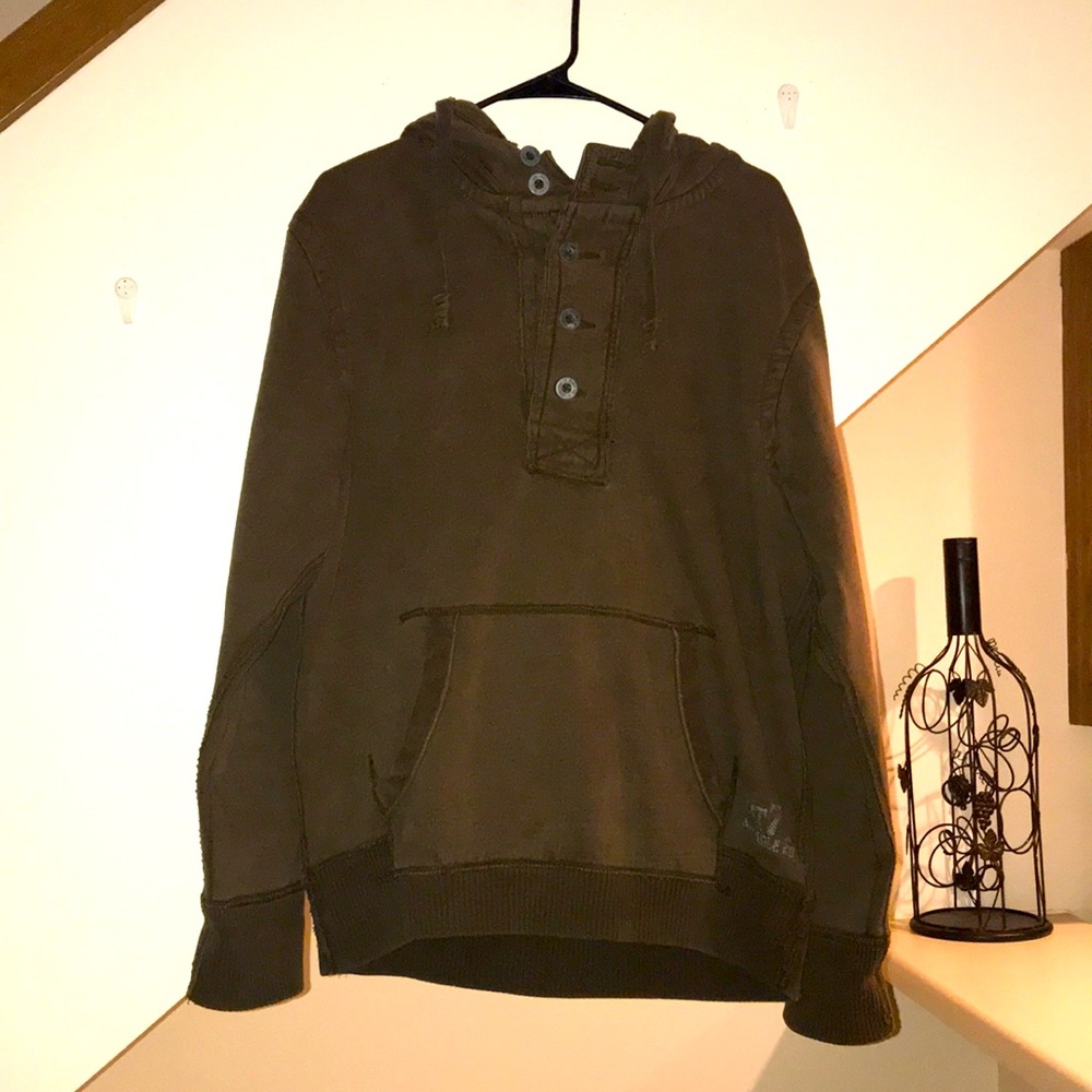 Men’s dark brown sweater